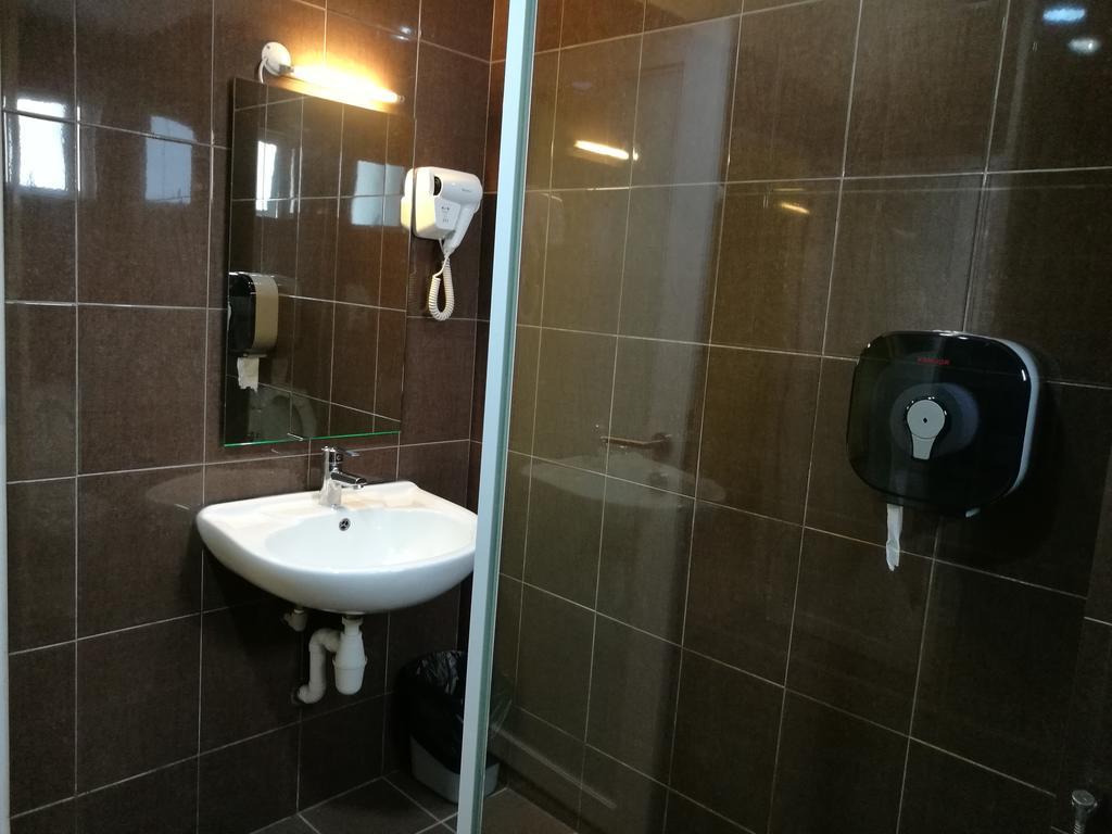 Walk Inn Мірі Екстер'єр фото